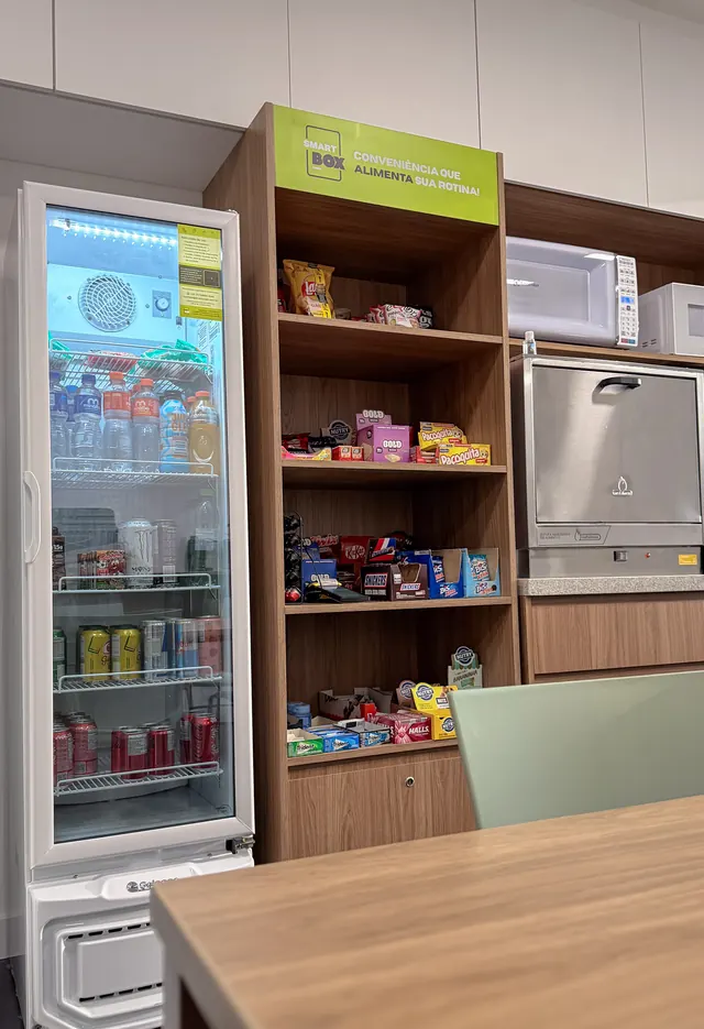 Minimercado SmartBox instalado na copa de uma empresa