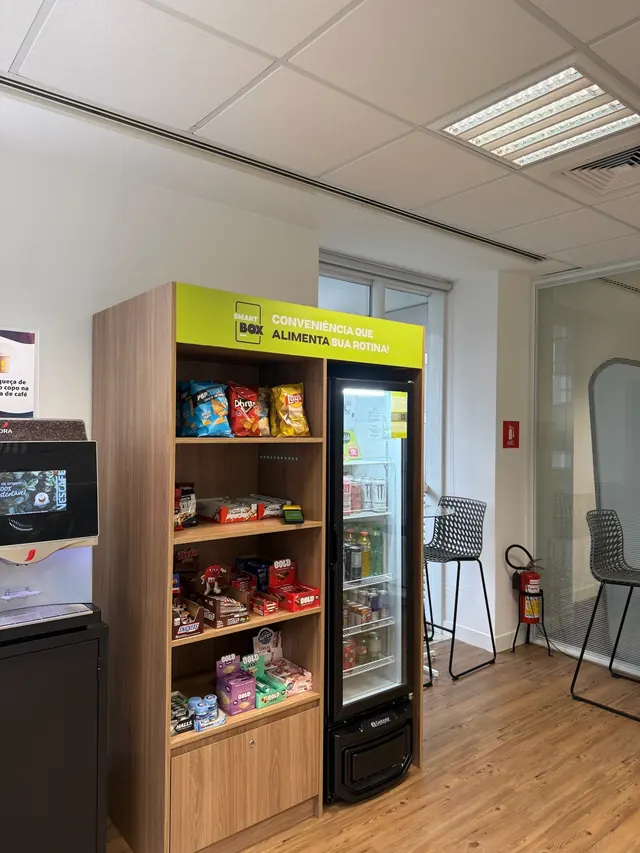 Minimercado SmartBox em escritório corporativo