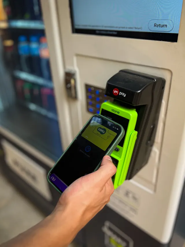 Pagamento por aproximação com o celular na vending machine